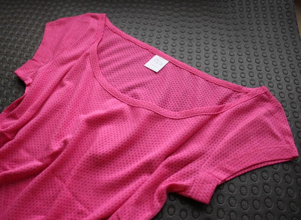 Γυναικεία ελαφριά, απαλή και άνετη αθλητική μπλούζα για γυμναστική και άσκηση γιόγκα σε μπλε, πράσινο, μοβ, λευκό χρώμα