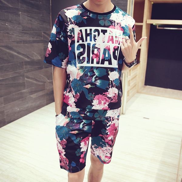 Ενδιαφέρουσες ανδρικές αθλητικές φόρμες σε πολλά διαφορετικά μοντέλα και συνδυασμούς χρωμάτων