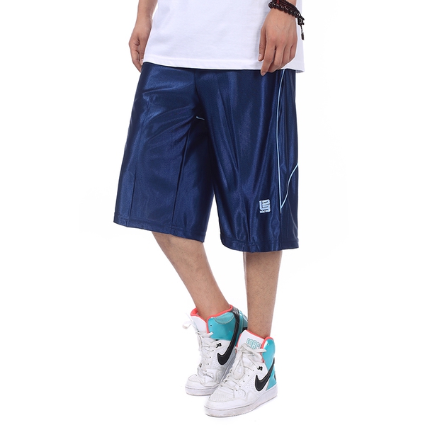 Ανδρικά σορτς  σε πολλά διαφορετικά μοντέλα