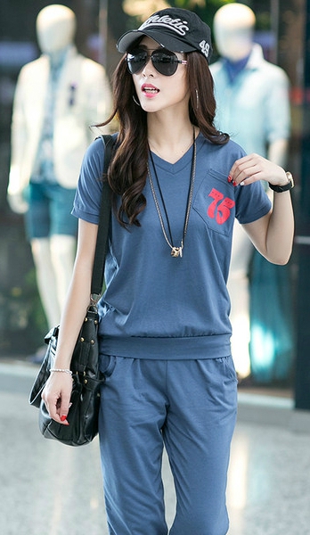 Спортни дамски екипи с къс ръкав в 11 различни цветови модела 