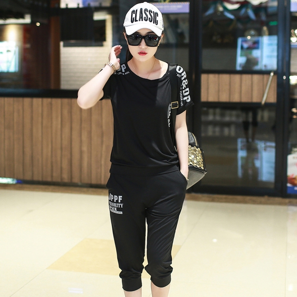 Спортни дамски екипи с къси ръкави в сив,бял,черен,червен,син и жълт цвят 