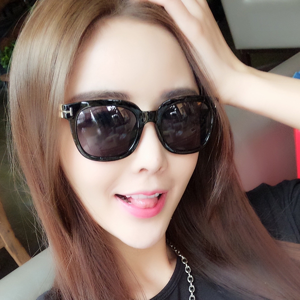 Οι γυναίκες αυθεντικά γυαλιά ηλίου