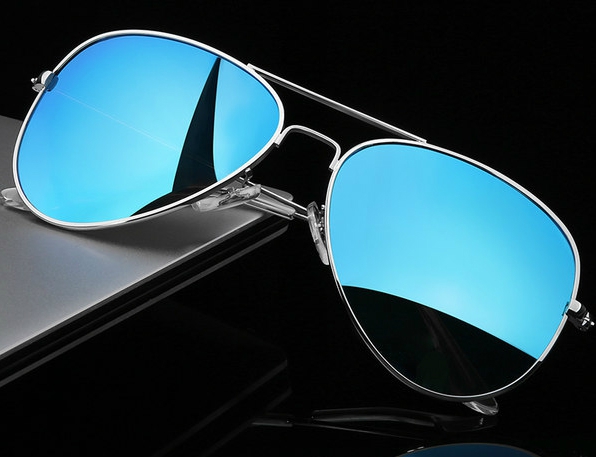 Οι γυναίκες καθρέφτη γυαλιά ηλίου χρώματος μπλε, ροζ, πορτοκαλί, το καλοκαίρι, παραλία, τη μόδα