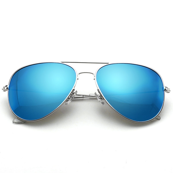 Οι γυναίκες καθρέφτη γυαλιά ηλίου χρώματος μπλε, ροζ, πορτοκαλί, το καλοκαίρι, παραλία, τη μόδα