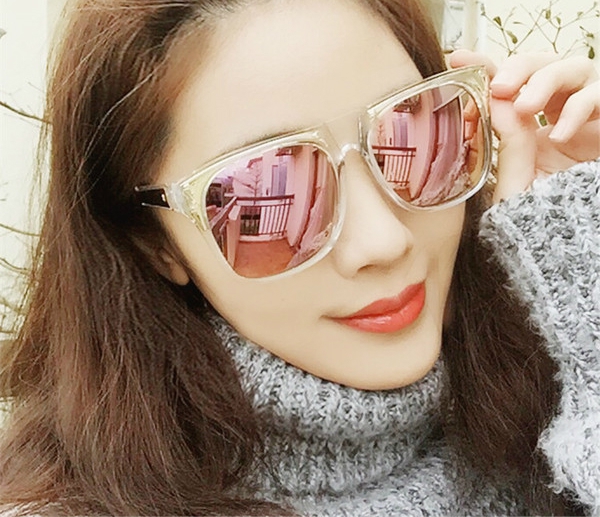 Οι γυναίκες ήλιο σε μπλε, μαύρο, πράσινο και ροζ σχέδιο κατάλληλο για τη ζωή