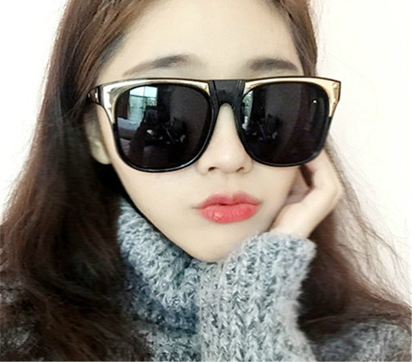 Οι γυναίκες ήλιο σε μπλε, μαύρο, πράσινο και ροζ σχέδιο κατάλληλο για τη ζωή