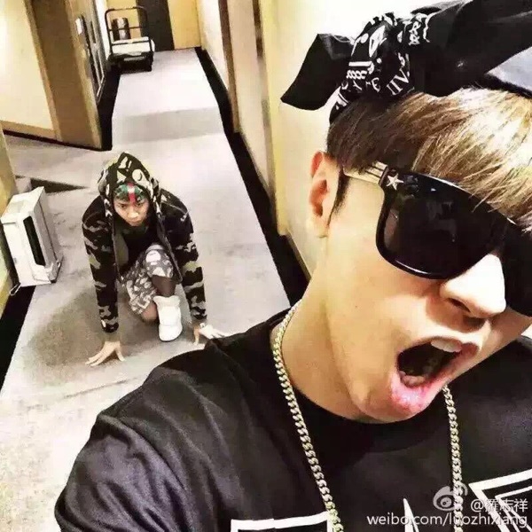 Ανδρικά μαύρα γυαλιά ηλίου σε 2 μοντέλα είναι κατάλληλα για την καθημερινή ζωή