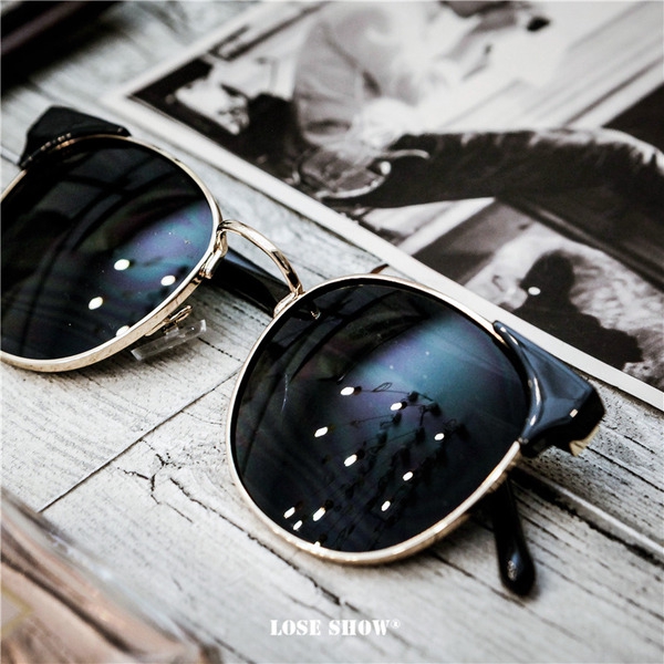 Οι γυναίκες γυαλιά ηλίου σε 4 χρώματα Αγάπη παράσταση