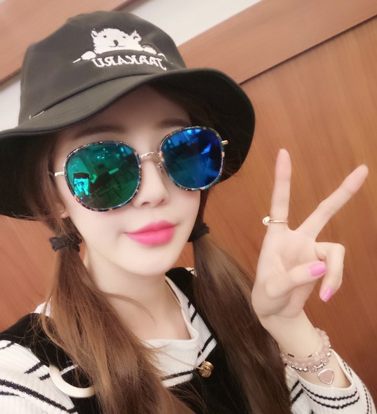 Οι γυναίκες ηλιακή χρωματιστά γυαλιά σε 7 διαφορετικά μοντέλα