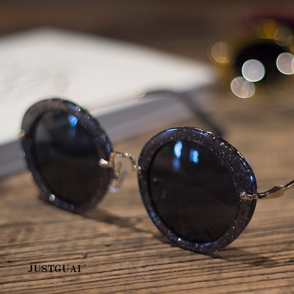 Γύρος γυαλιά ηλίου ρετρό με λαμπερά γυαλί σε τέσσερα χρώματα