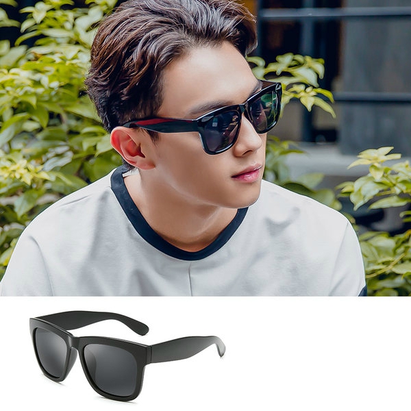 Γυαλιά ηλίου των ανδρών με τα μαύρα και χρωματιστά γυαλιά και ελαστικό πλαίσιο: ανοιχτό μπλε και σκούρο μπλε