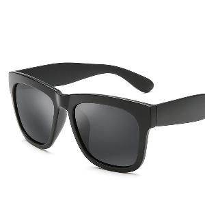 Γυαλιά ηλίου των ανδρών με τα μαύρα και χρωματιστά γυαλιά και ελαστικό πλαίσιο: ανοιχτό μπλε και σκούρο μπλε