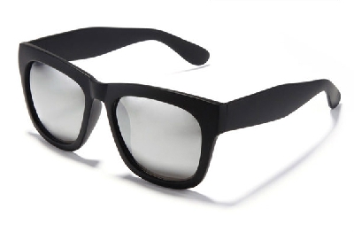Мъжки слънчеви очила с черна рамка и огледални стъкла 
