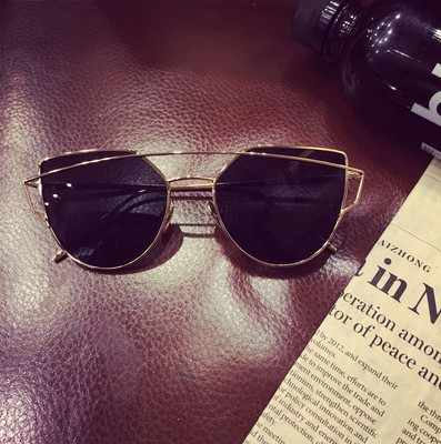 Οι γυναίκες γυαλιά ηλίου σε διάφορα χρώματα - 5 μοντέλα