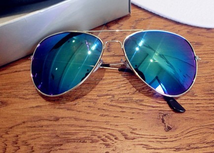 Γυαλιά ηλίου των ανδρών με μεταλλικό σκελετό σε πέντε χρώματα.