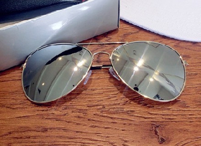 Мъжки слънчеви очила с метална рамка в пет цвята.