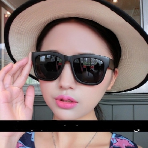 Дамски слънчеви очила в 4 цвята подходящи за плаж и ежедневие