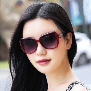 Слънчеви дамски очила подходящи за плаж в 5 модела 