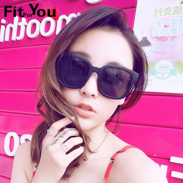 Дамски слънчеви очила в черен и лилав цвят Fit for you