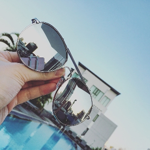Класически дамски слънчеви очила с метална рамка в 2 цвята 