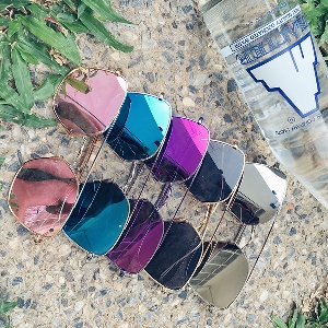 Слънчеви дамски цветни очила подходящи за плаж и море в 5 различни модела