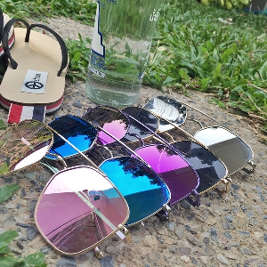 Ηλιακή κυρίες χρωματιστά γυαλιά κατάλληλα για την παραλία και τη θάλασσα σε 5 διαφορετικά μοντέλα
