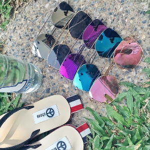 Слънчеви дамски цветни очила подходящи за плаж и море в 5 различни модела