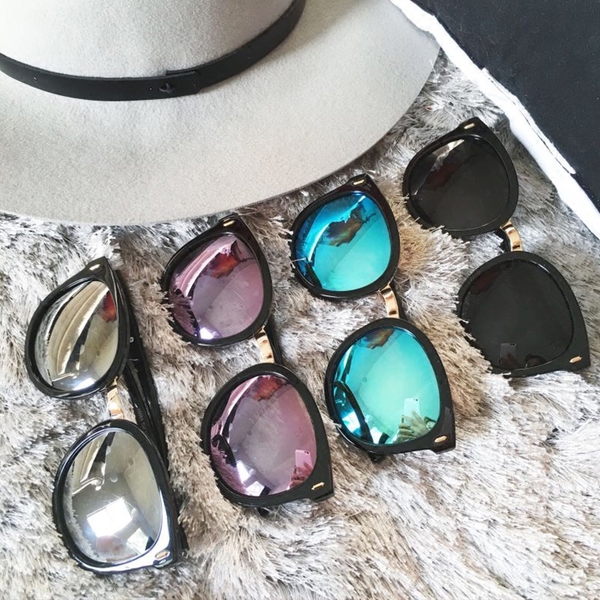 Οι γυναίκες γυαλιά ηλίου με μαύρο και χρωματιστό γυαλί καθρέφτη: γκρι, μωβ, μπλε-πράσινο με τάση κυρίες προστασία UV μόδας