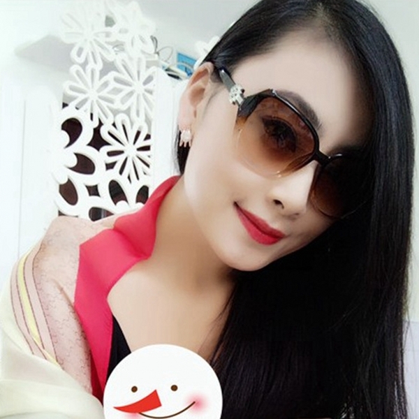 Дамски слънчеви ежедневни и плажни очила уникални модели с червени, розови стъкла и рамки топ 