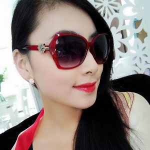 Дамски слънчеви ежедневни и плажни очила уникални модели с червени, розови стъкла и рамки топ 
