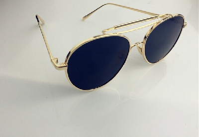Дамски слънчеви очила заоблена форма, със златиста и сребриста рамка