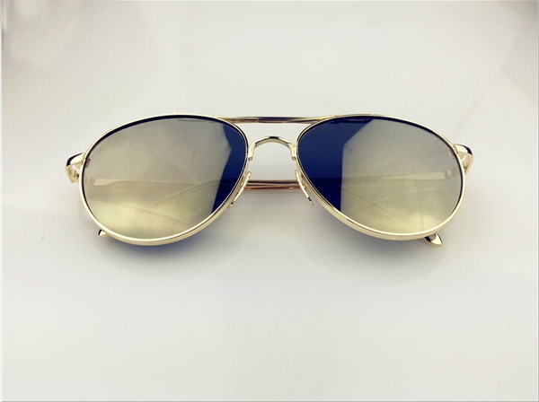 Дамски слънчеви очила заоблена форма, със златиста и сребриста рамка