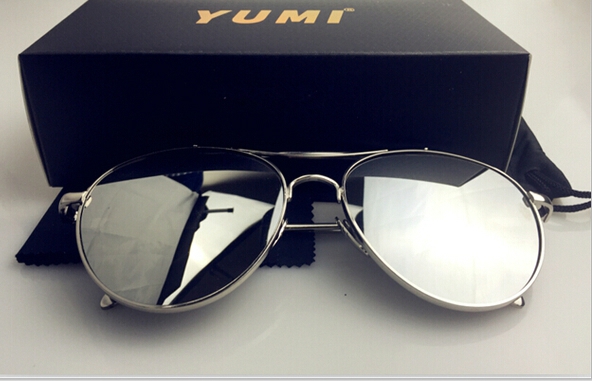 Дамски слънчеви очила заоблена форма, със златиста и сребриста рамка