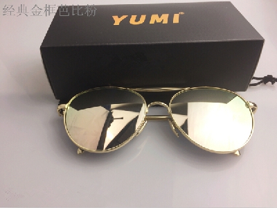 Дамски слънчеви очила заоблена форма, със златиста и сребриста рамка