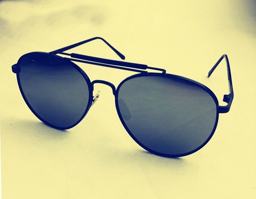 Дамски слънчеви очила заоблена форма, със златиста и сребриста рамка