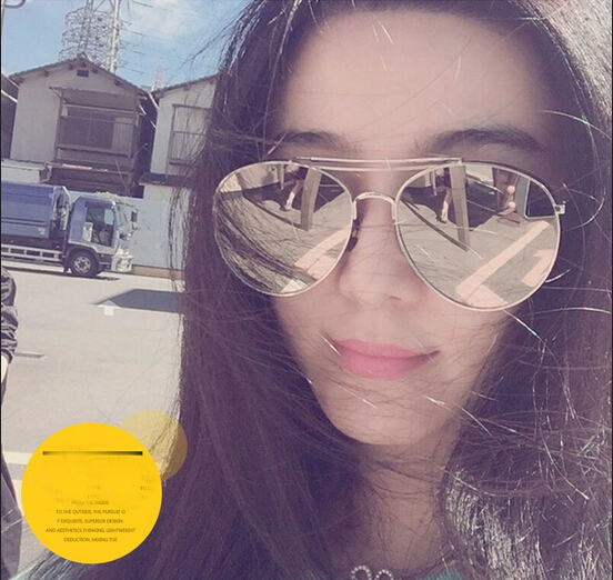 Дамски слънчеви очила заоблена форма, със златиста и сребриста рамка