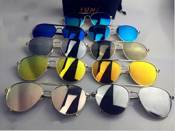 Дамски слънчеви очила заоблена форма, със златиста и сребриста рамка