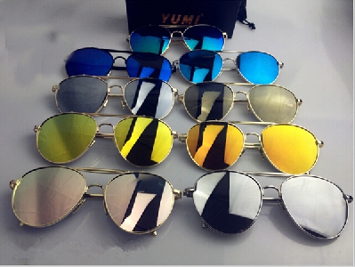 Γυαλιά ηλίου κατάλληλα για τις γυναίκες και τους άνδρες σε 6 διαφορετικές χρωματικό μοντέλο