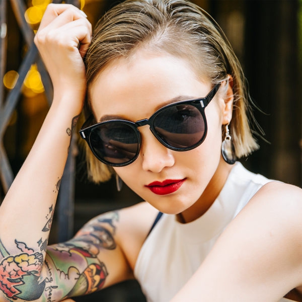 Дамски слънчеви очила с огледални стъкла: черни, сиви цветни топ модели