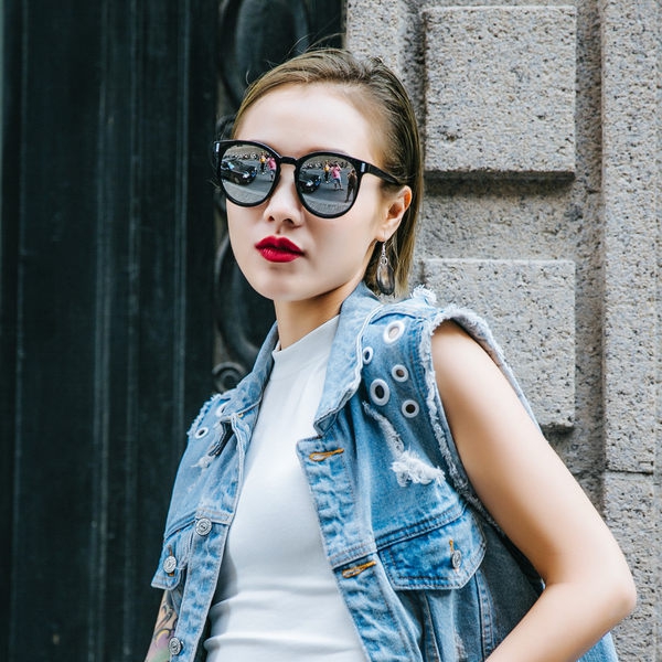 Дамски слънчеви очила с огледални стъкла: черни, сиви цветни топ модели