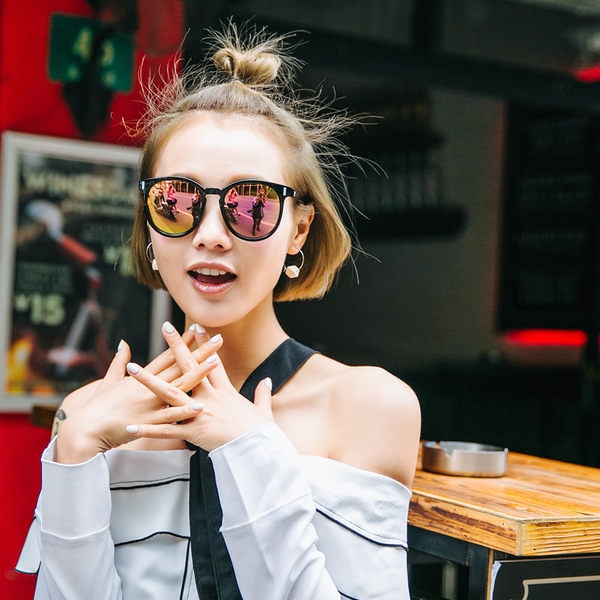 Дамски слънчеви очила с огледални стъкла: черни, сиви цветни топ модели