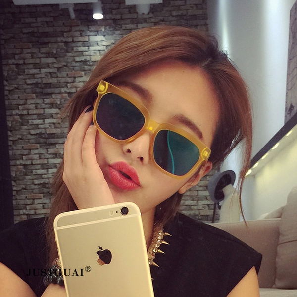 Слънчеви дамски очила с огледални стъкла в пет различни цвята