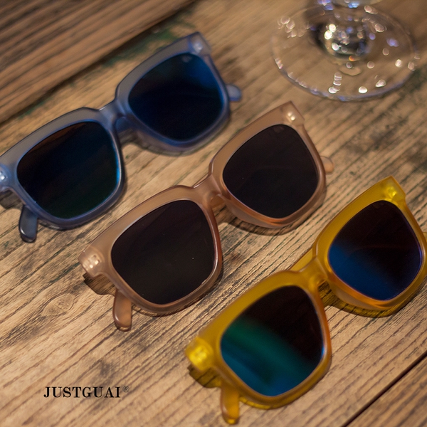 Слънчеви дамски очила с огледални стъкла в пет различни цвята