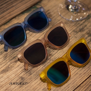 Слънчеви дамски очила с огледални стъкла в пет различни цвята