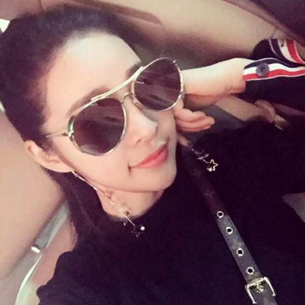 Дамски слънчеви очила невероятни модели с комбинация от елементи и защита