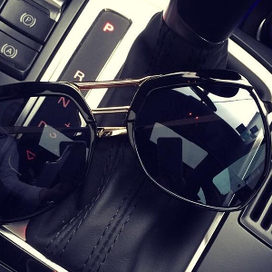 Дамски слънчеви очила в черен и сребрист цвят - 2 модела