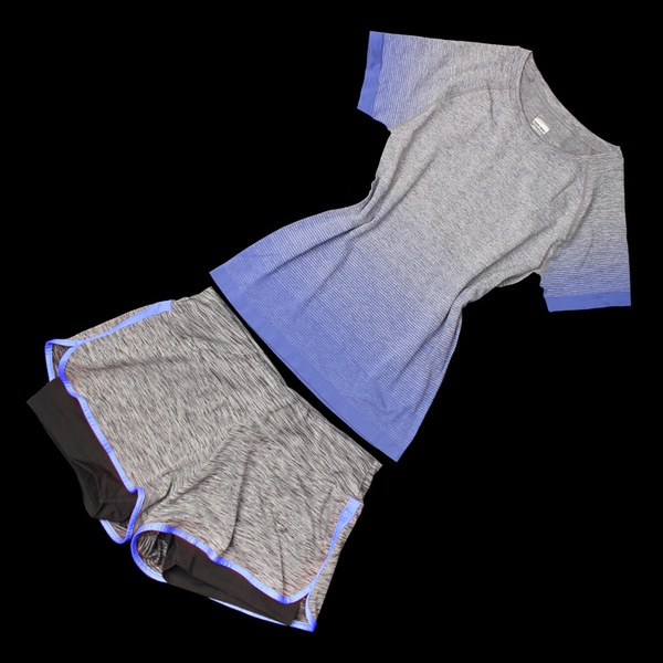 Дамски бързосъхнещ спортен екип тениска и къси панталони