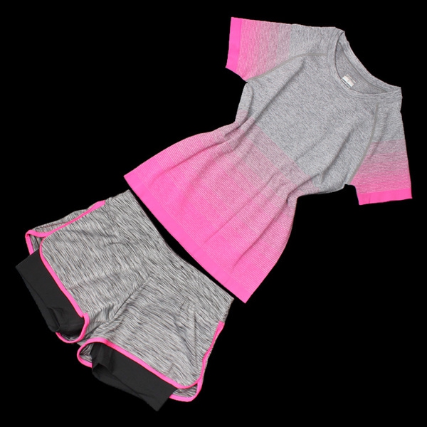 Дамски бързосъхнещ спортен екип тениска и къси панталони