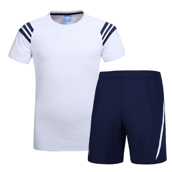 Casual ανδρικά αθλητικά ενδύματα σε τέσσερις χρωματικούς συνδυασμούς.