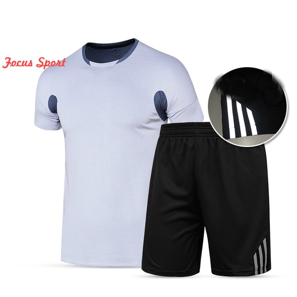 Мъжки спортни екипи в седем цветови комбинации.